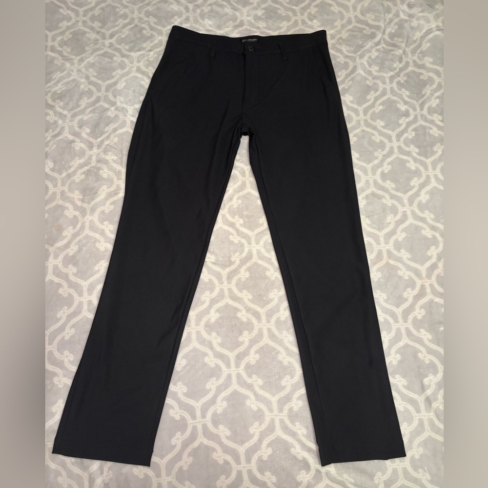 Levi Strauss men’s Chino Standjng Taper Pants size 33/32